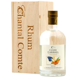 Bouteille de Rhum Blanc Agricole martiniquais avec son coffret bois de chez Chantal Comte Cuvée Caribaea 70cl