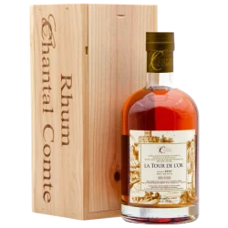 Bouteille de Rhum Vieux agricole de la Martinique avec son coffret bois sélectionné par Chantal compte cuvée tour de l'or 2010 70cl